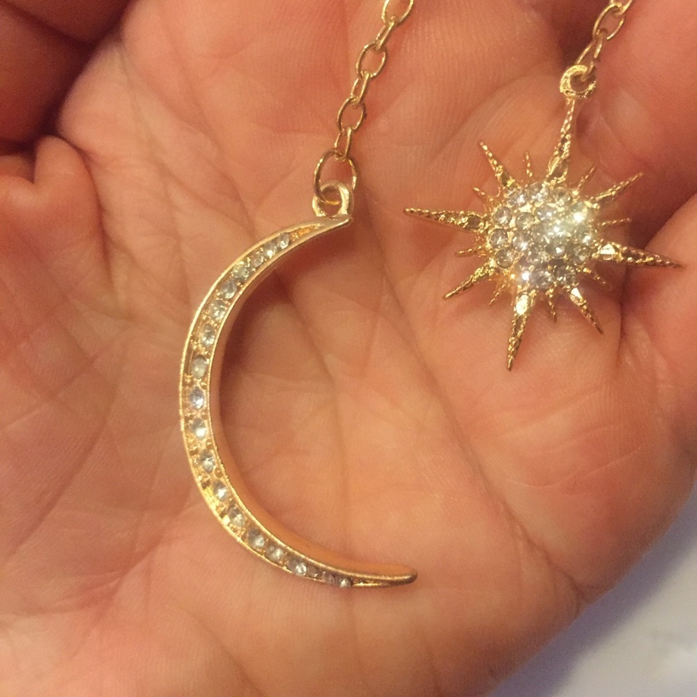 🌙 🌟 Lovely Boho crescent moon and star burst tassel earrings gold or silver - Picture 2 of 11